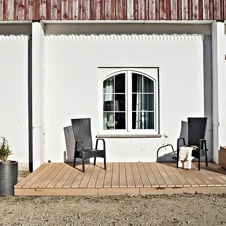 Lejl, 67 Apartment